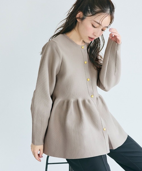 coca（coca）（コカ）の「金ボタン フレアニットカーディガン（カーディガン/ボレロ・レディース・ライトベージュ/ブラック/グレイッシュベージュ・M/L/S）」の4枚目の写真