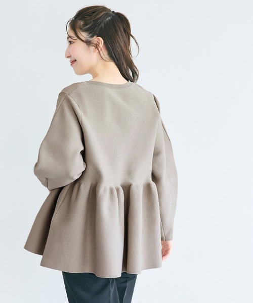 coca（coca）（コカ）の「金ボタン フレアニットカーディガン（カーディガン/ボレロ・レディース・ライトベージュ/ブラック/グレイッシュベージュ・M/L/S）」の5枚目の写真