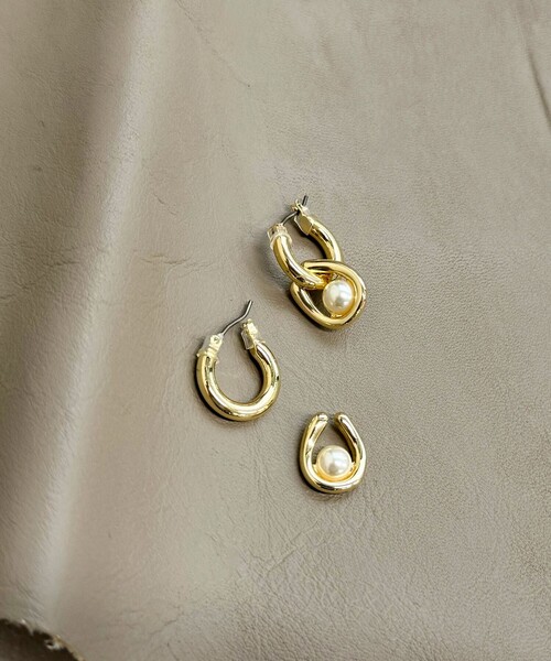 fredy emue（フレディエミュ）の「馬蹄パールゆらゆらピアス（ピアス（両耳用）・レディース・ゴールド/シルバー・FREE）」の2枚目の写真