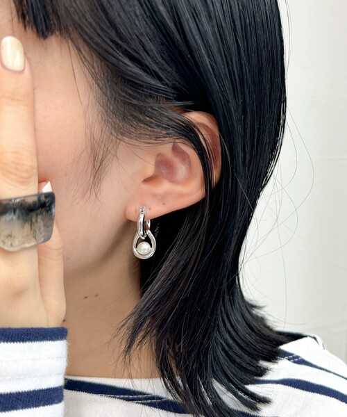 fredy emue（フレディエミュ）の「馬蹄パールゆらゆらピアス（ピアス（両耳用）・レディース・ゴールド/シルバー・FREE）」の4枚目の写真