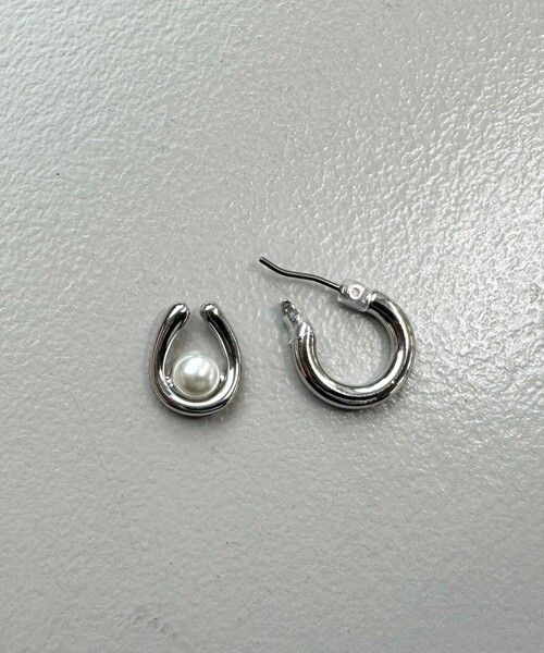 fredy emue（フレディエミュ）の「馬蹄パールゆらゆらピアス（ピアス（両耳用）・レディース・ゴールド/シルバー・FREE）」の8枚目の写真