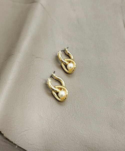 fredy emue（フレディエミュ）の「馬蹄パールゆらゆらピアス（ピアス（両耳用）・レディース・ゴールド/シルバー・FREE）」の9枚目の写真