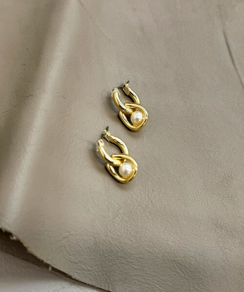 fredy emue（フレディエミュ）の「馬蹄パールゆらゆらピアス（ピアス（両耳用）・レディース・ゴールド/シルバー・FREE）」の10枚目の写真