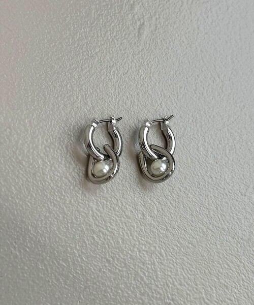 fredy emue（フレディエミュ）の「馬蹄パールゆらゆらピアス（ピアス（両耳用）・レディース・ゴールド/シルバー・FREE）」の12枚目の写真