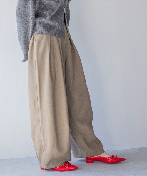 LOWRYS FARM（ローリーズファーム）の「バルーンタックパンツ（その他パンツ・レディース・ライトベージュ/ダークベージュ/ブラック・マルチサイズ）」の6枚目の写真