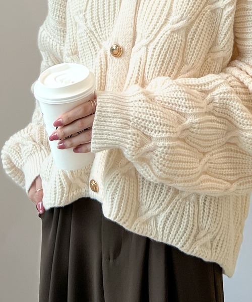Futier land（フューティアランド）の「上品な大人レディ。ゴールドボタンニットカーディガン（カーディガン/ボレロ・レディース・ブラウン/ボルドー/オフホワイト/チャコールグレー・FREE）」の9枚目の写真
