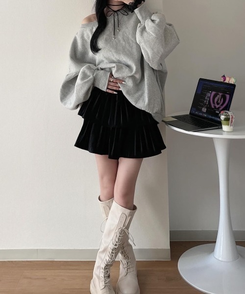nemne store(ネンネストア)の「《Delfy》オフショルスウェット(スウェット・レディース・グレー・フリー)」の2枚目の写真