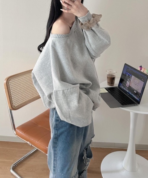 nemne store(ネンネストア)の「《Delfy》オフショルスウェット(スウェット・レディース・グレー・フリー)」の7枚目の写真