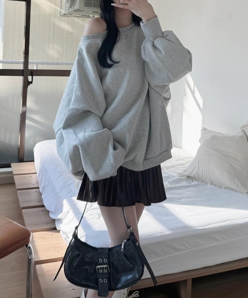 nemne store(ネンネストア)の「《Delfy》オフショルスウェット(スウェット・レディース・グレー・フリー)」の6枚目の写真