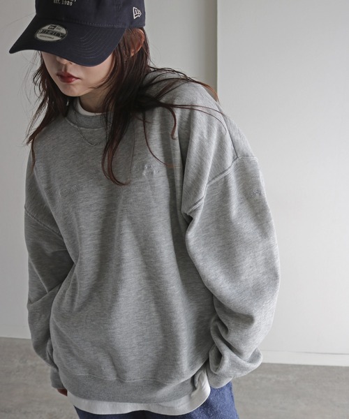 COURO（コウロ）の「テキスト刺繍ルーズシルエットスウェット（スウェット・レディース・グレー系/オートミール/チャコール/ブラック系/ネイビー/ホワイト/グレー系1/ブラック系1・M/L/XL）」の6枚目の写真