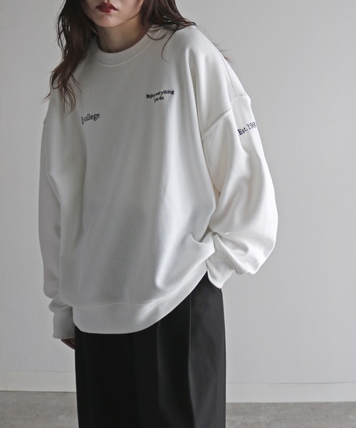 COURO（コウロ）の「テキスト刺繍ルーズシルエットスウェット（スウェット・レディース・グレー系/オートミール/チャコール/ブラック系/ネイビー/ホワイト/グレー系1/ブラック系1・M/L/XL）」の9枚目の写真