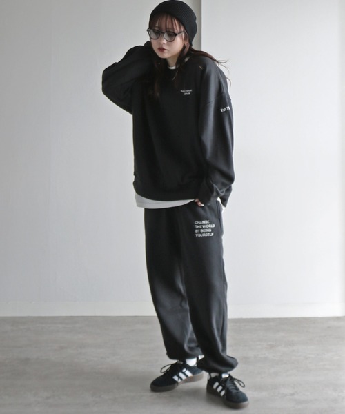 COURO（コウロ）の「テキスト刺繍ルーズシルエットスウェット（スウェット・レディース・グレー系/オートミール/チャコール/ブラック系/ネイビー/ホワイト/グレー系1/ブラック系1・M/L/XL）」の15枚目の写真