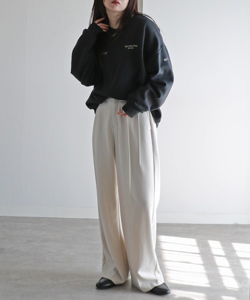COURO（コウロ）の「テキスト刺繍ルーズシルエットスウェット（スウェット・レディース・グレー系/オートミール/チャコール/ブラック系/ネイビー/ホワイト/グレー系1/ブラック系1・M/L/XL）」の18枚目の写真