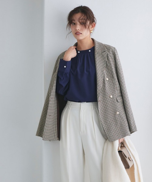 Pierrot(ピエロ)の「パールボタンタックブラウス(シャツ/ブラウス・レディース・ネイビー/オフホワイト・L/M)」の16枚目の写真