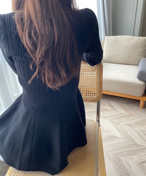 Amy(アミィー)の「ペプラムニットカーディガン(カーディガン/ボレロ・レディース・ブラック・LARGE/MEDIUM)」の13枚目の写真