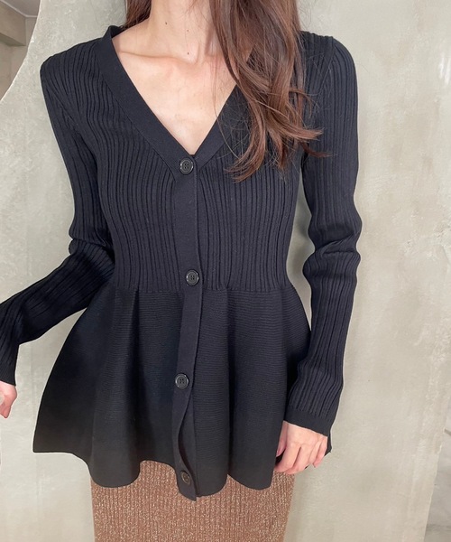 Amy(アミィー)の「ペプラムニットカーディガン(カーディガン/ボレロ・レディース・ブラック・LARGE/MEDIUM)」の11枚目の写真