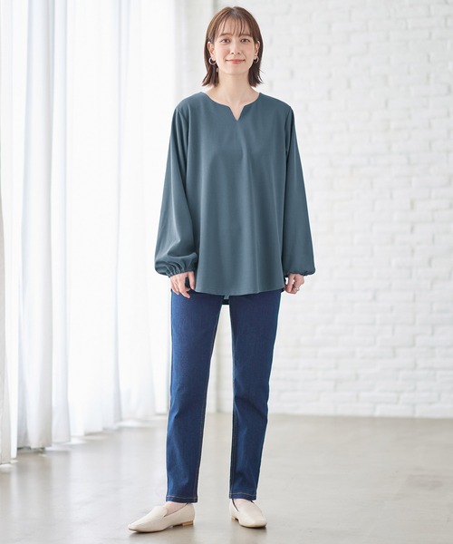 Viola e Viola(ヴィオラエヴィオラ)の「らくキレイキーネックチュニックブラウス(チュニック・レディース・ブラック/グレイッシュブルー/ホワイト・3L/LL/L/M)」の17枚目の写真
