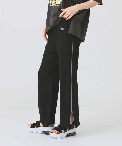 スウェットパンツは〈Champion × BEAMS〉の別注で決まり