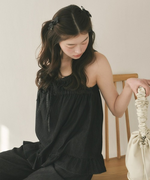 Olu.（オルドット）の「ギャザーフレアバックリボンデニムトップス[セットアップ可能]（Tシャツ/カットソー・レディース・ブラック/インディゴブルー・FREE）」の3枚目の写真