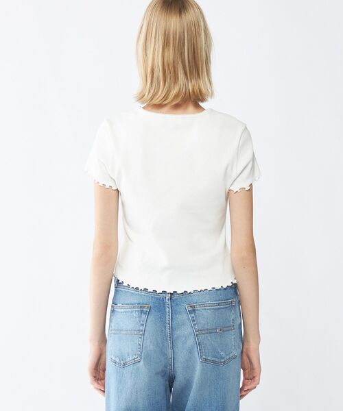 tommy jeans(トミー ジーンズ)の「リブショートスリーブトップ(Tシャツ/カットソー・レディース・ホワイト/ブラック・MEDIUM/SMALL/X-SMALL/LARGE)」の7枚目の写真