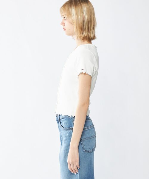 tommy jeans(トミー ジーンズ)の「リブショートスリーブトップ(Tシャツ/カットソー・レディース・ホワイト/ブラック・MEDIUM/SMALL/X-SMALL/LARGE)」の8枚目の写真
