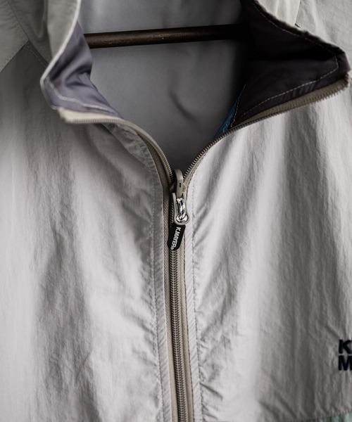 KRIFF MAYER（クリフメイヤー）の「KRIFF MAYER クリフメイヤー ひっくりライトスタンドジャケット リバーシブルナイロンブルゾン 2434401（ナイロンジャケット・メンズ・パープル/カーキ/セージグリーン/グレー・M/L/XL）」の5枚目の写真
