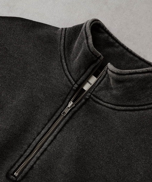 EMMA CLOTHES（エマクローズ）の「ヴィンテージメイク メタルロゴプリント スタンドハーフジップスウェット（スウェット・メンズ・チャコールグレー/ブラック・M/L）」の10枚目の写真