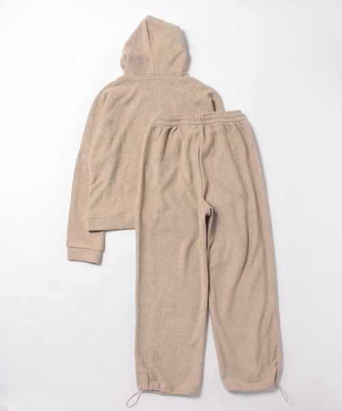 aimoha(アイモハ)の「シンプルデザインジップアップセットアップ(セットアップ・レディース・ベージュ/グレー・MEDIUM/LARGE)」の3枚目の写真