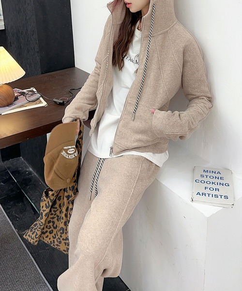 aimoha(アイモハ)の「シンプルデザインジップアップセットアップ(セットアップ・レディース・ベージュ/グレー・MEDIUM/LARGE)」の13枚目の写真