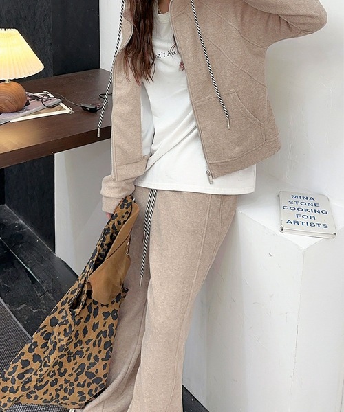 aimoha(アイモハ)の「シンプルデザインジップアップセットアップ(セットアップ・レディース・ベージュ/グレー・MEDIUM/LARGE)」の14枚目の写真
