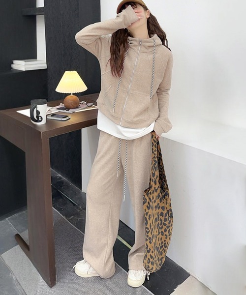 aimoha(アイモハ)の「シンプルデザインジップアップセットアップ(セットアップ・レディース・ベージュ/グレー・MEDIUM/LARGE)」の10枚目の写真