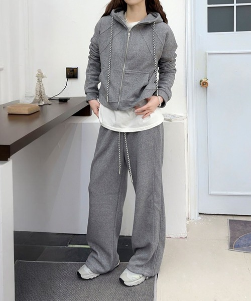 aimoha(アイモハ)の「シンプルデザインジップアップセットアップ(セットアップ・レディース・ベージュ/グレー・MEDIUM/LARGE)」の5枚目の写真