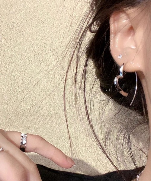 yu-ka（ユーカ）の「YU-KA:ハートデザインフックピアス Heart design hook pierce（ピアス（両耳用）・レディース・シルバー/ゴールド・FREE）」の3枚目の写真