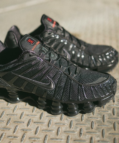 NIKE（ナイキ）の「SHOX TL　AV3595-002（スニーカー・メンズ・ブラック・25.0cm/25.5cm/26.0cm/26.5cm/27.0cm/27.5cm/28.0cm/28.5cm/29.0cm/30.0cm/31cm）」の2枚目の写真