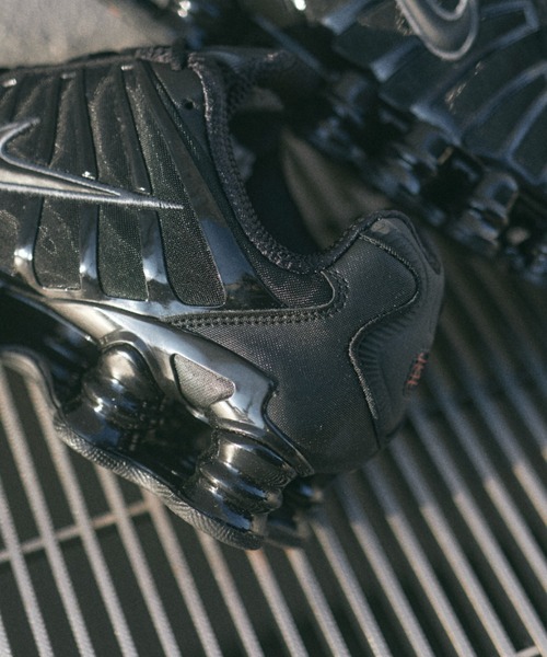 NIKE(ナイキ)の「SHOX TL AV3595-002(スニーカー・メンズ・ブラック・25.0cm/25.5cm/26.0cm/26.5cm/27.0cm/27.5cm/28.0cm/28.5cm/29.0cm/30.0cm/31cm/24.5cm/24.0cm)」の9枚目の写真