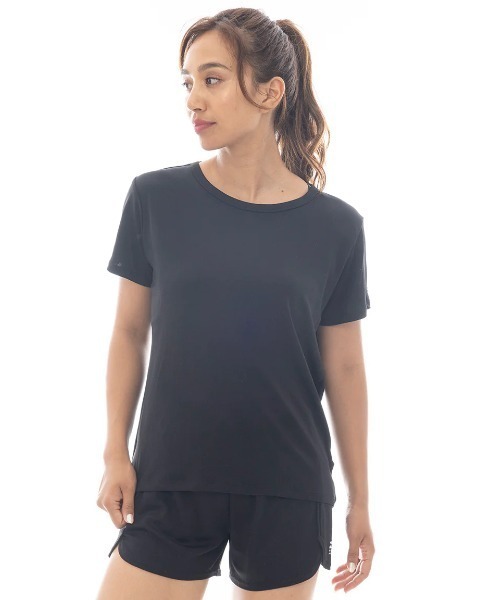 BILLABONG(ビラボン)の「BILLABONG レディース 【ACTIVE】 ACTIVE BACK HOLE MESH TEE アクティブウェア 【2025年春夏モデル】/ビラボントレーニングTシャツ(Tシャツ/カットソー・レディース・ホワイト/ブラック・MEDIUM)」の1枚目の写真