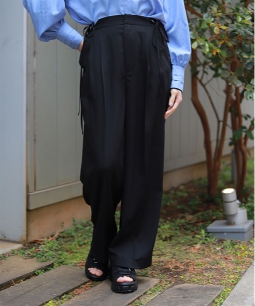 axes femme（アクシーズファム）の「調節ボタンストレートパンツ（その他パンツ・レディース・ブラック/ベージュ・LARGE/MEDIUM）」の2枚目の写真