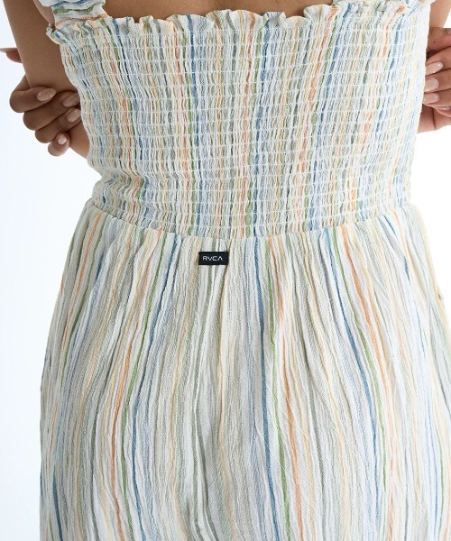 RVCA（ルーカ）の「RVCA レディース RAY ROMPER ワンピース 【2025年春夏モデル】/ルーカストライプサロペット（サロペット/オーバーオール・レディース・マルチ・SMALL/LARGE/MEDIUM）」の6枚目の写真
