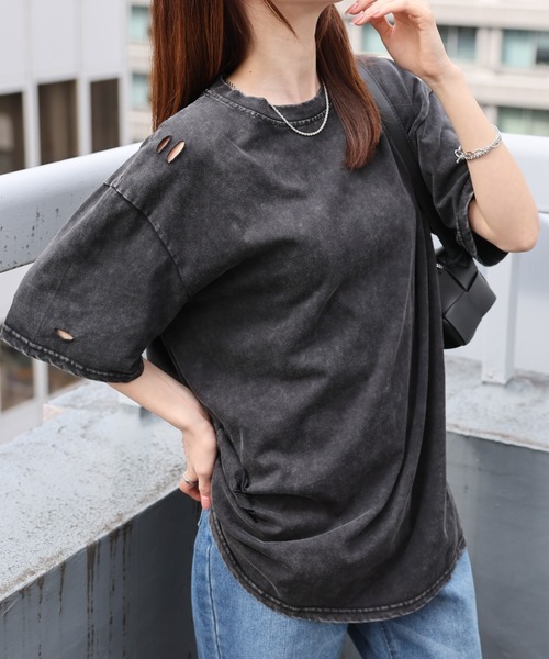 CREARE -LINO-（クレアーレリノ）の「〈ユニセックス商品〉ヴィンテージライクダメージTシャツ（Tシャツ/カットソー・レディース・ベージュ/グレー/ブラック・M）」の4枚目の写真