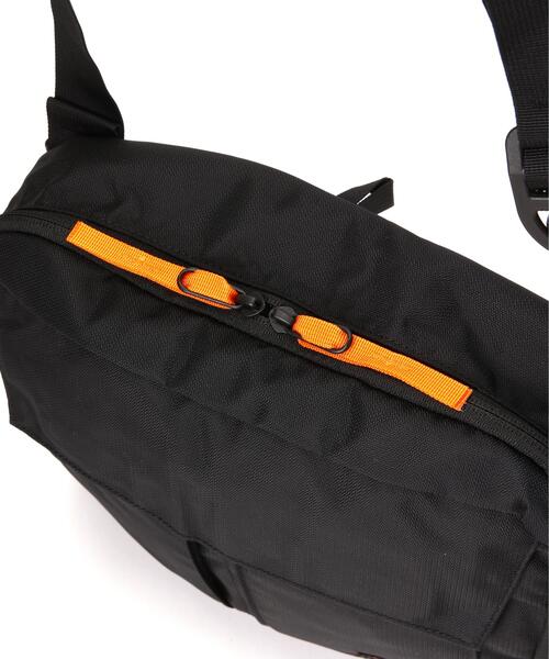 MYSTERY RANCH（ミステリーランチ）の「MYSTERY RANCH/ミステリーランチ　DISTRICT8　ディストリクト8（ショルダーバッグ・メンズ・ブラック・F）」の21枚目の写真