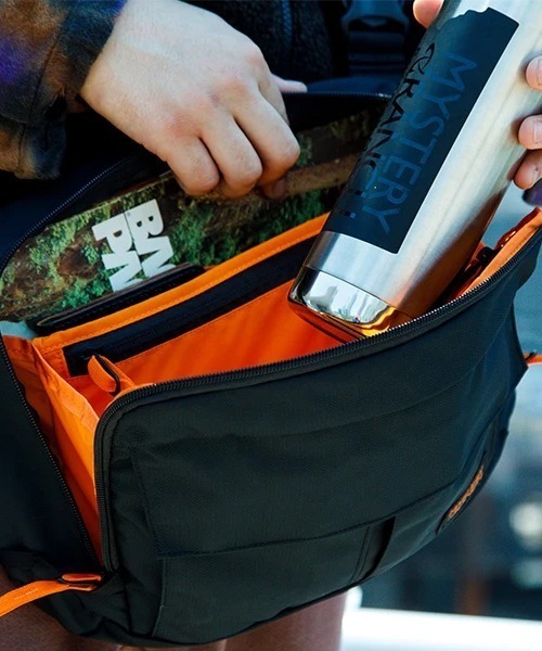 MYSTERY RANCH（ミステリーランチ）の「MYSTERY RANCH/ミステリーランチ　DISTRICT8　ディストリクト8（ショルダーバッグ・メンズ・ブラック・F）」の6枚目の写真