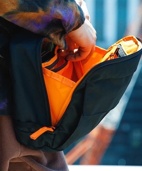 MYSTERY RANCH（ミステリーランチ）の「MYSTERY RANCH/ミステリーランチ　DISTRICT8　ディストリクト8（ショルダーバッグ・メンズ・ブラック・F）」の7枚目の写真