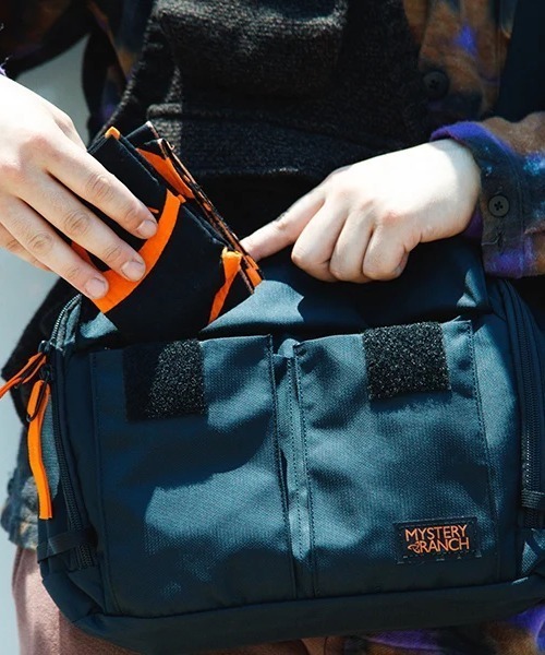 MYSTERY RANCH（ミステリーランチ）の「MYSTERY RANCH/ミステリーランチ　DISTRICT8　ディストリクト8（ショルダーバッグ・メンズ・ブラック・F）」の8枚目の写真