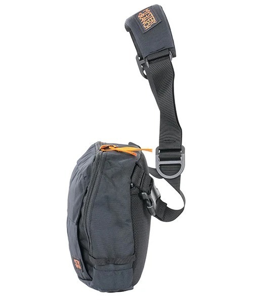 MYSTERY RANCH（ミステリーランチ）の「MYSTERY RANCH/ミステリーランチ　DISTRICT8　ディストリクト8（ショルダーバッグ・メンズ・ブラック・F）」の13枚目の写真