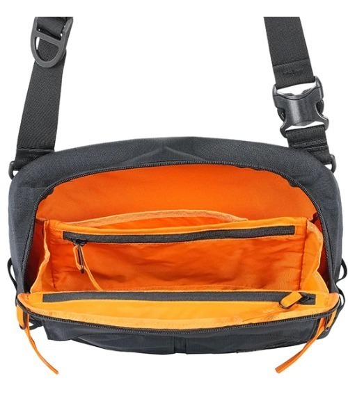 MYSTERY RANCH（ミステリーランチ）の「MYSTERY RANCH/ミステリーランチ　DISTRICT8　ディストリクト8（ショルダーバッグ・メンズ・ブラック・F）」の14枚目の写真