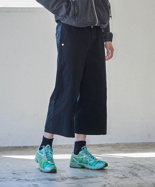 CONZ（コンズ）の「パネルカプリカットパンツ（デニムパンツ・メンズ・ブラック/ベージュ/ダークグレー・1/3/2）」の2枚目の写真