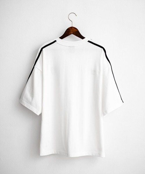 UMBRO（アンブロ）の「UMBRO アンブロ 別注コラボ オーバーサイズサイドライントラックワンポイントロゴ刺繍クルーネック半袖Tシャツ（Tシャツ/カットソー・メンズ・ネイビー/ホワイト/ブラック・M/L/XL）」の17枚目の写真