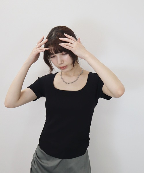 Reurie'(レウリィ)の「【ZOZO限定】バックレーストップ/back lace top 半袖 バックオープン シンプル きれいめ フェミニン ワンホン モード 大人カジュアル(Tシャツ/カットソー・レディース・アイボリー/ブラック・FREE)」の5枚目の写真