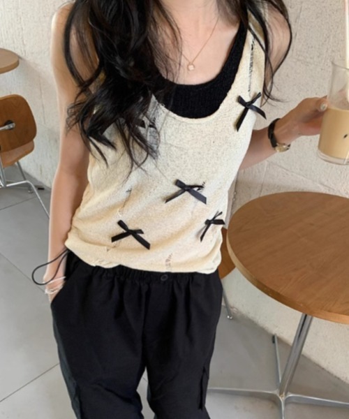 Vipoa(ヴィポア)の「レイヤードリボンタンクニット(ベスト・レディース・ブラック/ホワイト・FREE)」の2枚目の写真