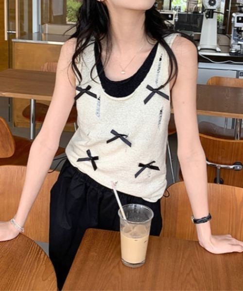 Vipoa(ヴィポア)の「レイヤードリボンタンクニット(ベスト・レディース・ブラック/ホワイト・FREE)」の6枚目の写真